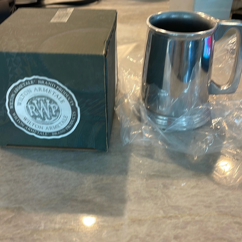 NWT  WILTON ARMETALE Beautiful Mug!